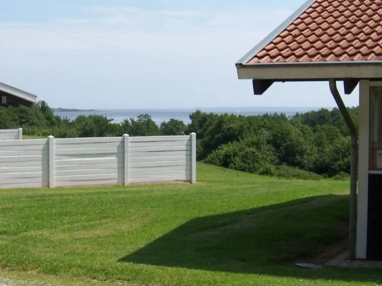 Billede 3 - Velholdt og familievenligt 67 m2. S�rdeles centralt beliggende t�t p� strand, pool & legeplads. L�jt