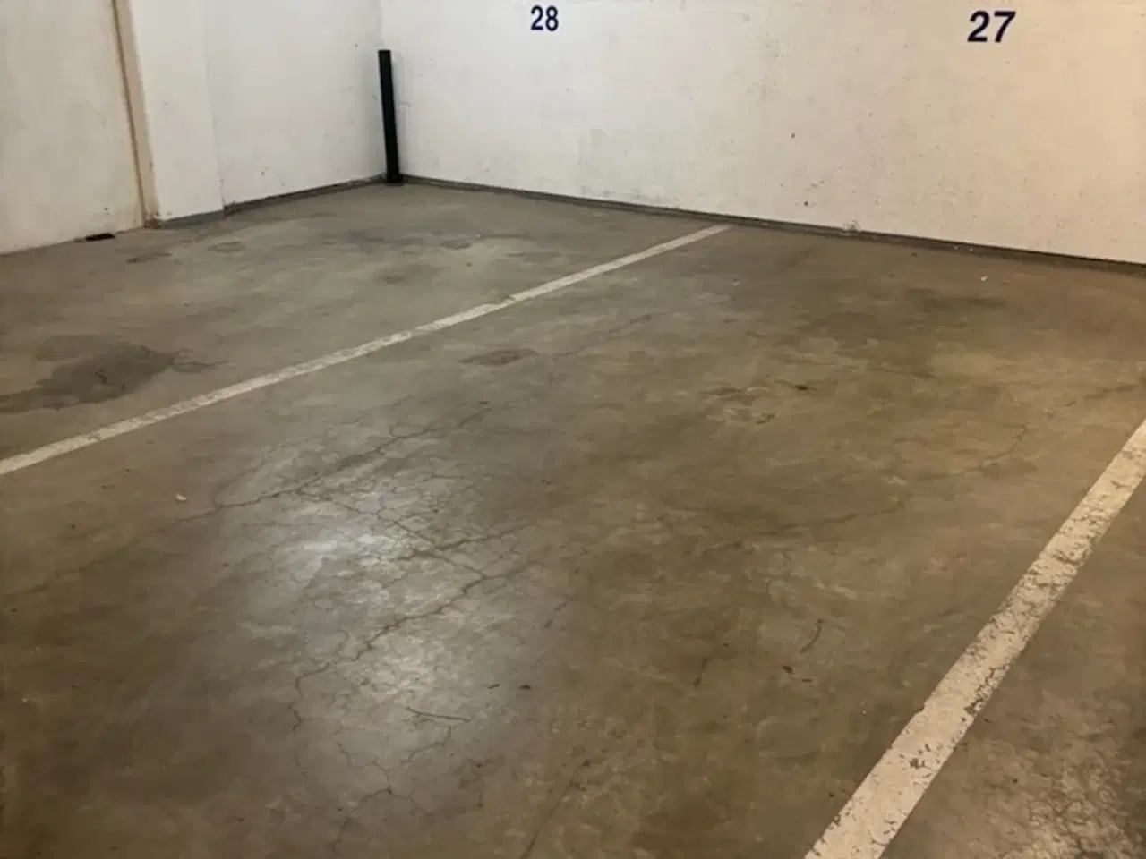 Billede 1 - Underjordiske aflåste parkeringspladser til leje – Indiakaj 3-7. 2100 København Ø