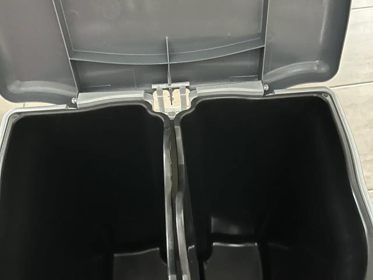 Billede 2 - Skraldespanden - 2 rum