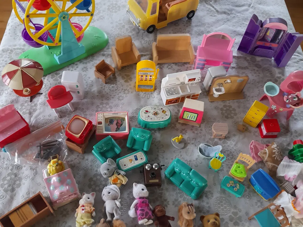 Billede 2 - Samling af Sylvanian families, mange dele.