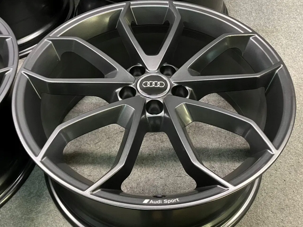 Billede 5 - ALUFÆLGE AUDI Q3 SQ3 8U0 20"