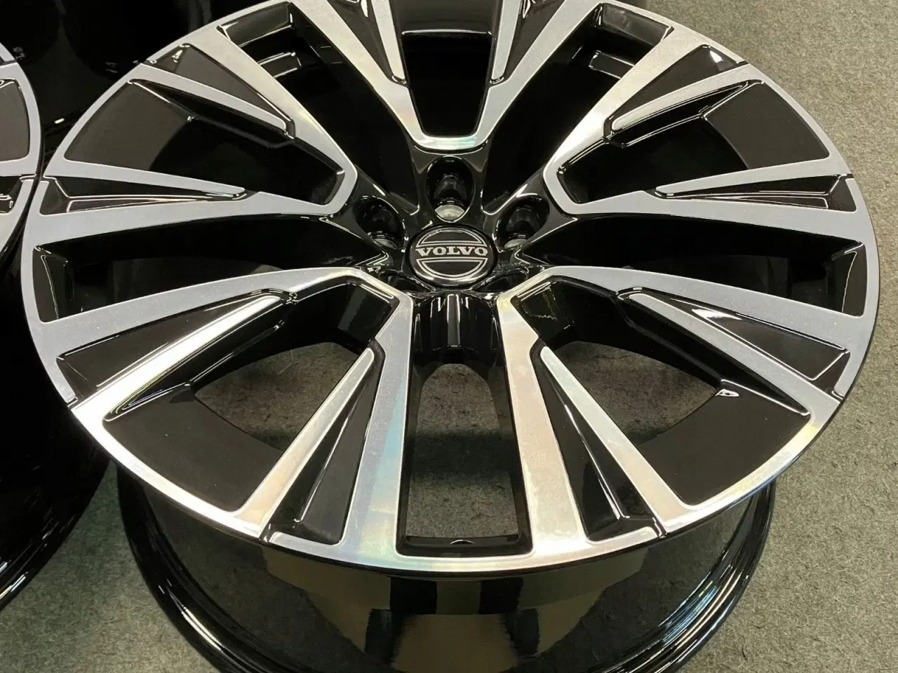 Billede 3 - ALUFÆLGE VOLVO XC90 R-DESIGN 20"