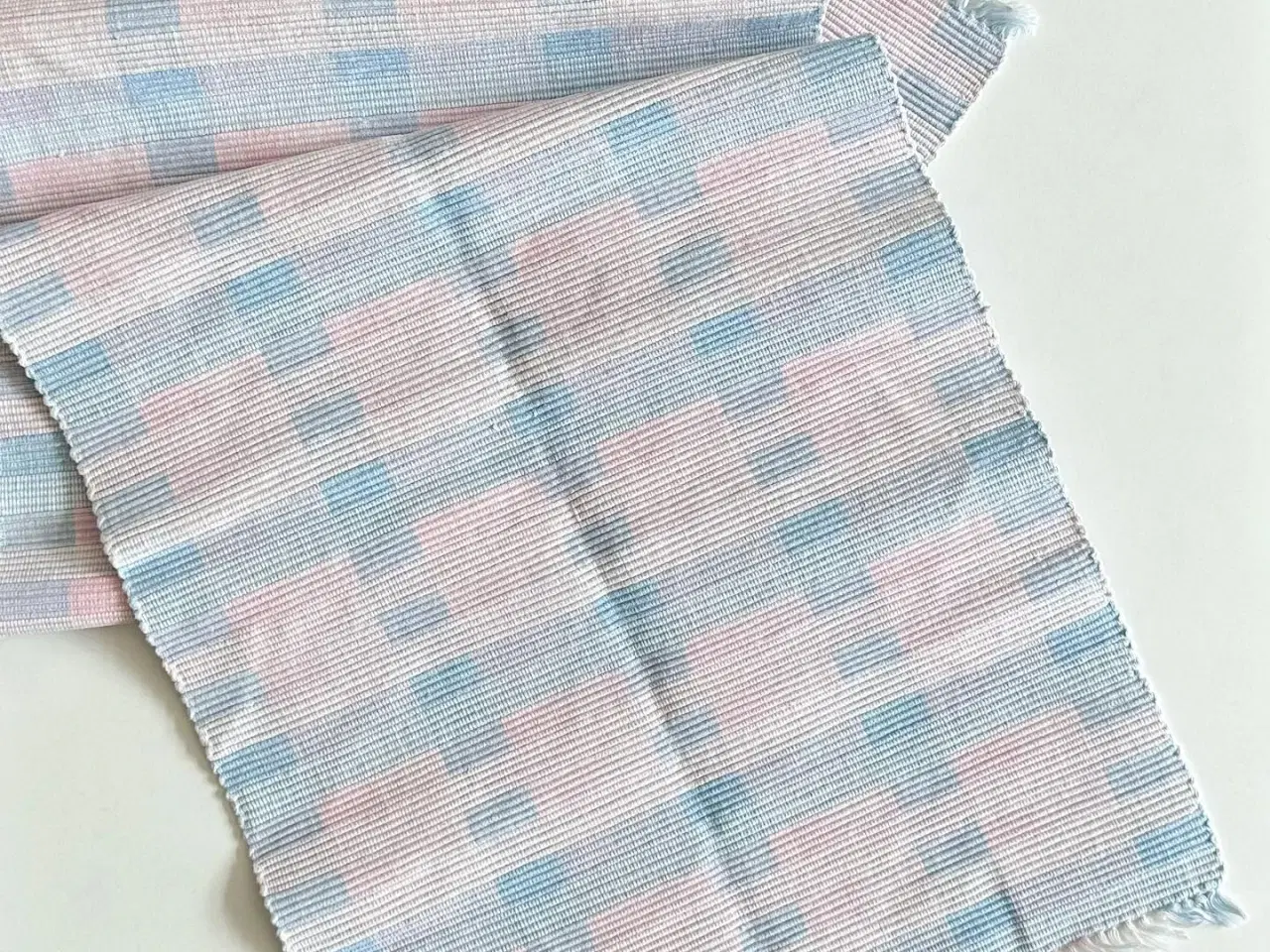 Billede 4 - Bordløber, ruflet med pasteller og frynser, 104 x 32 cm