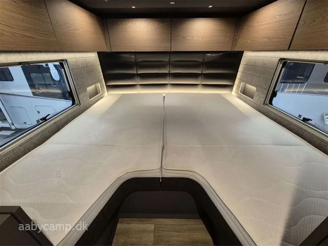 Billede 32 - 2025 - Niesmann+Bischoff Arto 78   solceller. 3x150 Ah lithium batterier. 3000w inverter. Elektrisk markise. Udv. gas/vand. Helårsdæk. 2x TV. Duo control. luft undervogn. Hydrauliske støtteben.