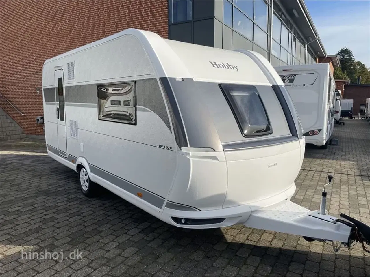 Billede 1 - 2025 - Hobby De Luxe 460 SFf   Hobby med en dejlig fritstående dobbeltseng fra Hinshøj Caravan A/S