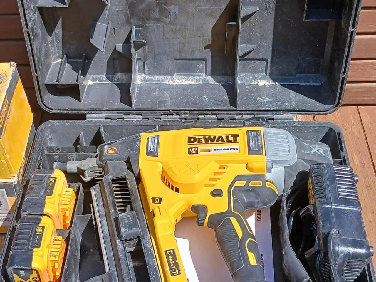 Billede 6 - Dewalt xr sømpistol med søm, 2stk batteri od lader