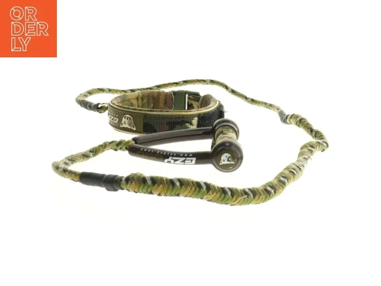 Billede 2 - Hundehalsbånd og snor i camouflage (str. Diameter som på billedet ø 12 cm snøre længde 74 cm)