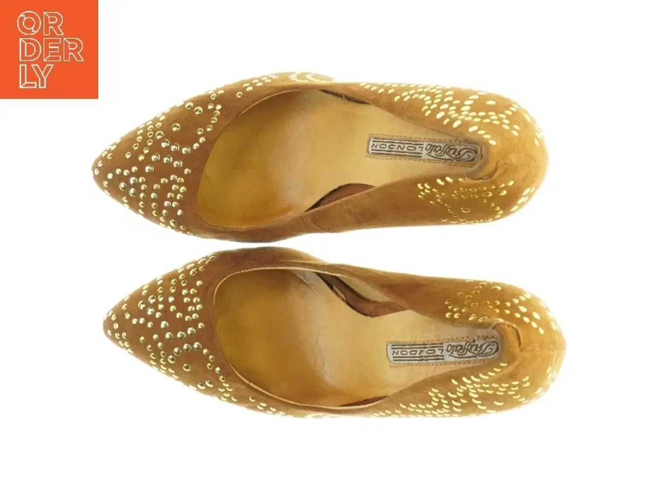 Billede 5 - Brun stilethæl med nitter fra Buffalo (str. 38 )