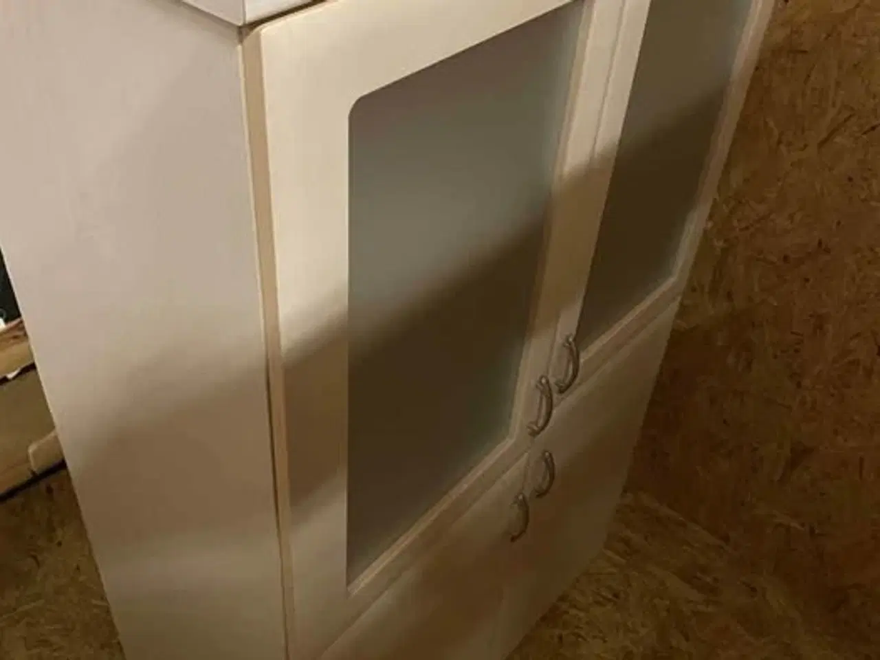 Billede 1 - GRATIS KOM MED BUD Badeværelse møbel med glaslåger