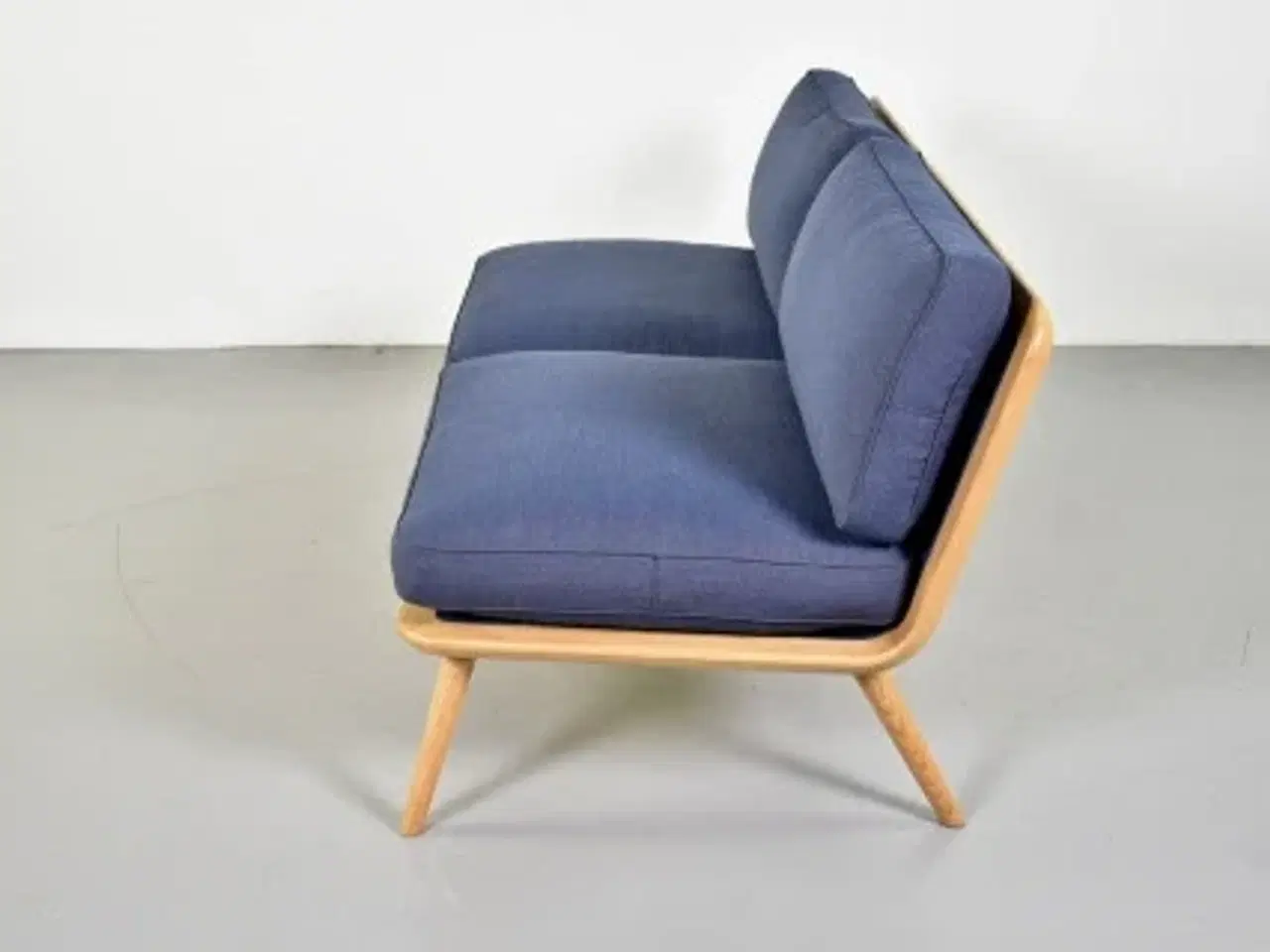 Billede 3 - Loungesæt med en sofa og en stol fra fredericia furniture