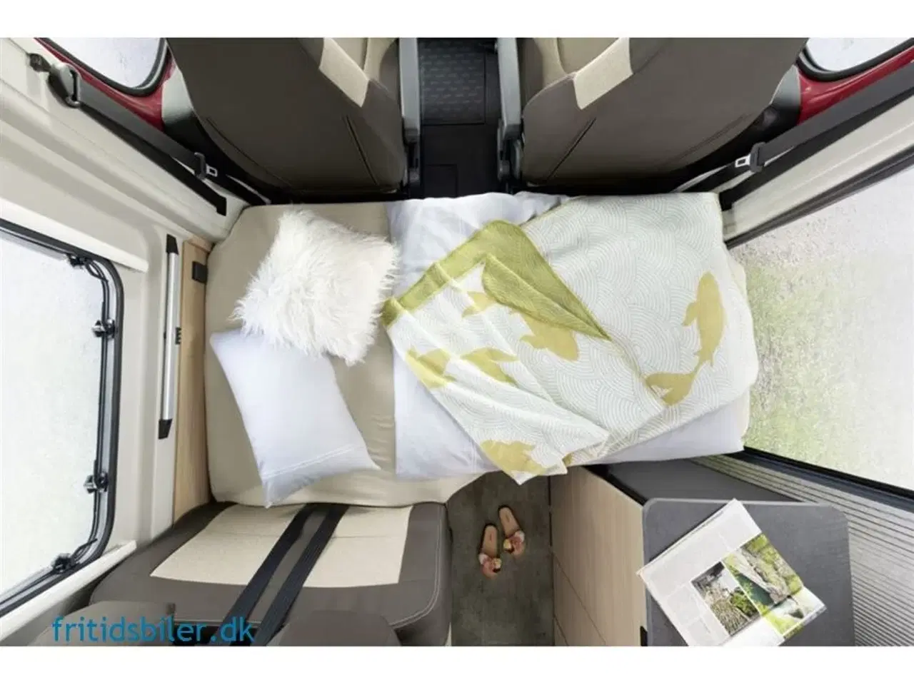 Billede 4 - 2024 - RoadCar R 600 140 Hk   Kompakt Fritidsbil Citycamper med tværstillet dobbeltseng bygget på Citroen