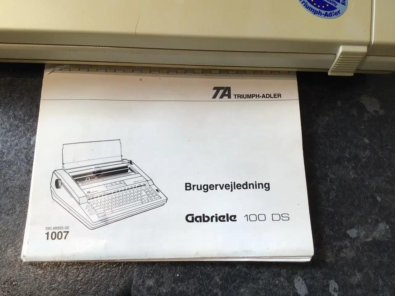 Billede 3 - Triumph-Adler Skrivemaskine med brugsanvisning