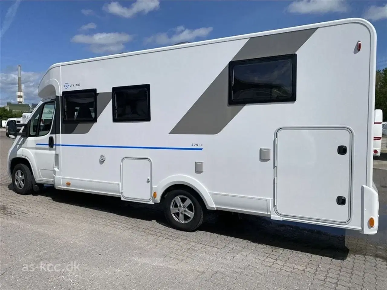 Billede 4 - 2021 - Sun Living S 75 SC   Sun Living S 75 SC autocamper med fritstående dobbeltseng.