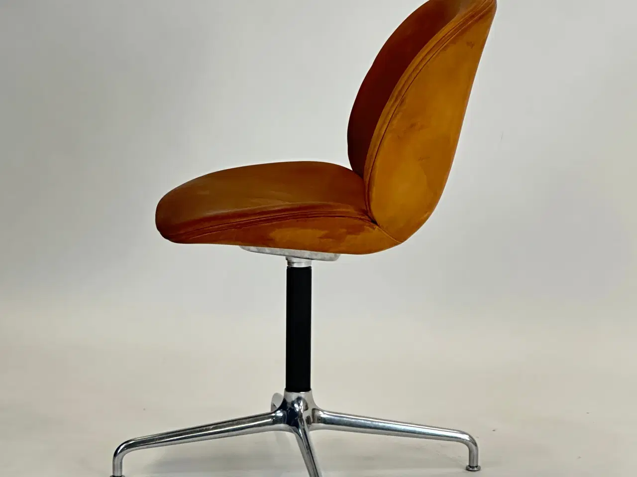 Billede 4 - GUBI | Beetle Meeting Chair (Cognac)