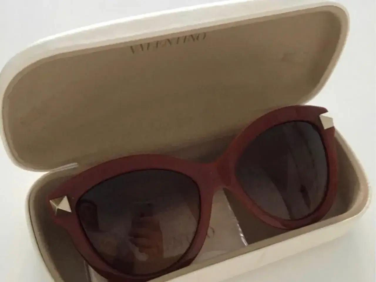 Billede 1 - Valentino solbriller sælges billigt