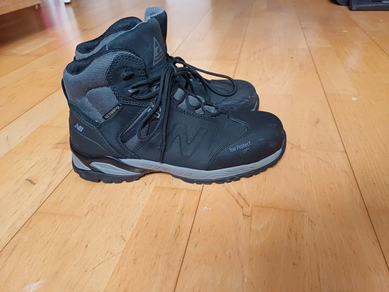 Billede 2 - New Balance str. 42,5 sikkerhedsstøvler