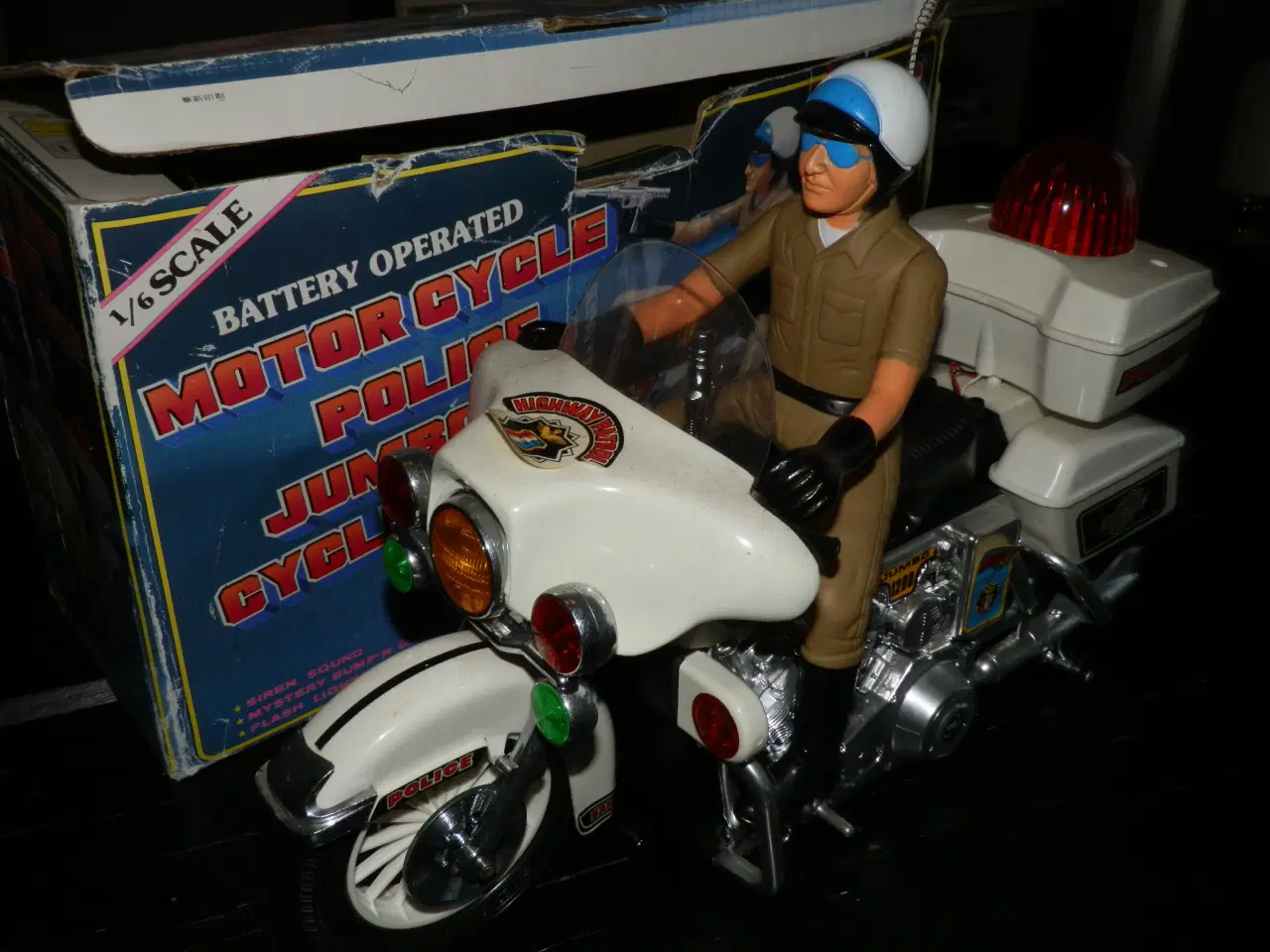 Billede 3 - Ældre Politimotorcykel skala 1/6 fra 1984.