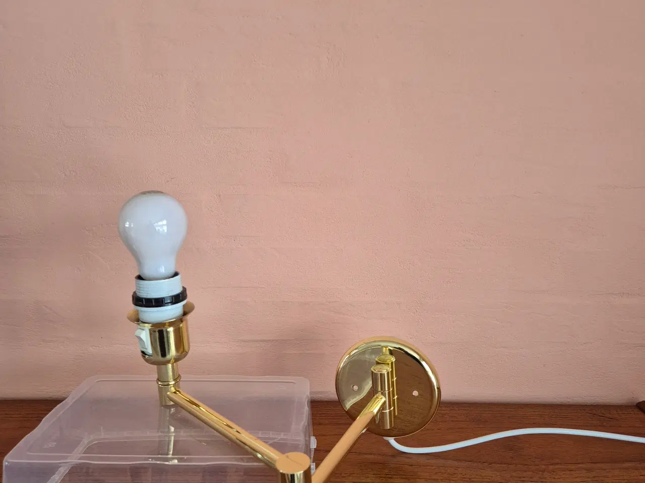 Billede 1 - Messing væglampe med bevægelig arm