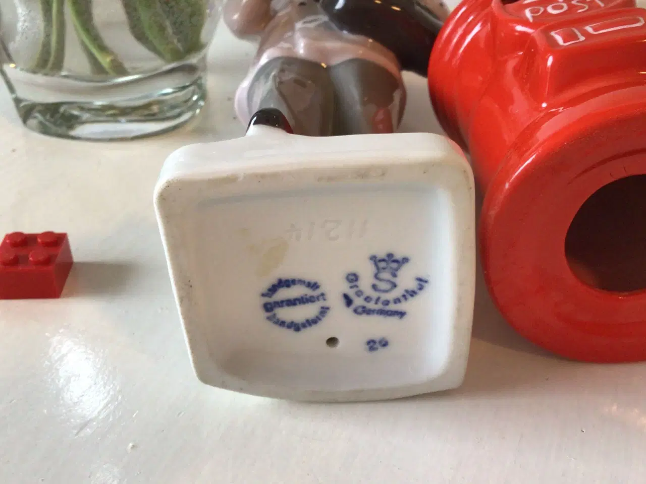 Billede 5 - Postbud og rød postkasse