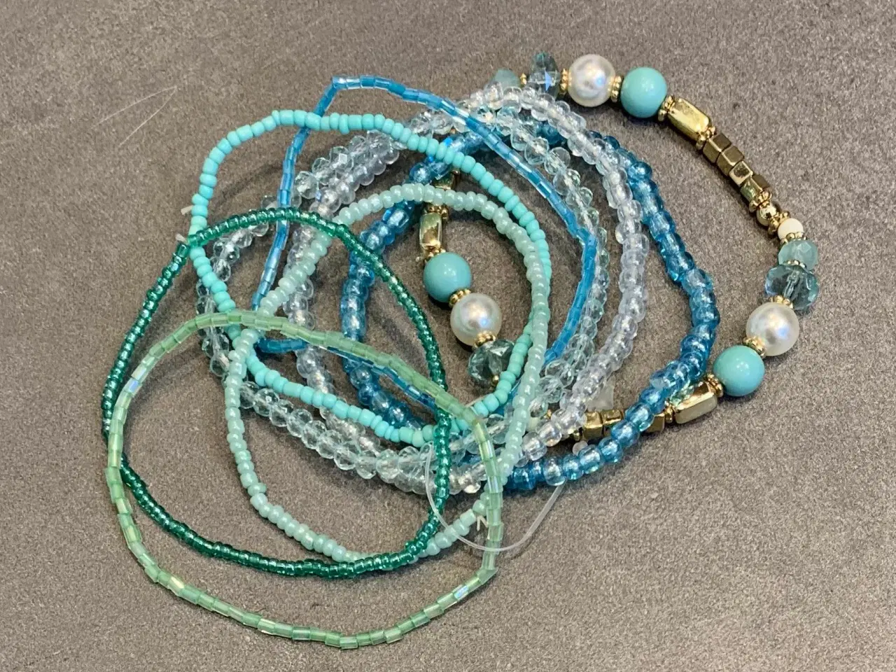 Billede 6 - Perlearmbånd sæt med 9 stk armbånd med perler 