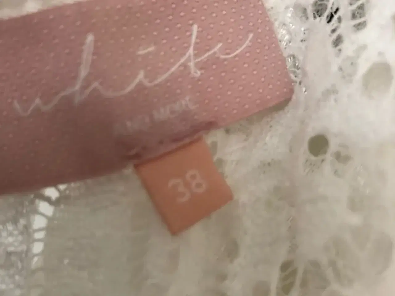 Billede 3 - Konfirmationskjole “White and more” kjole sælges