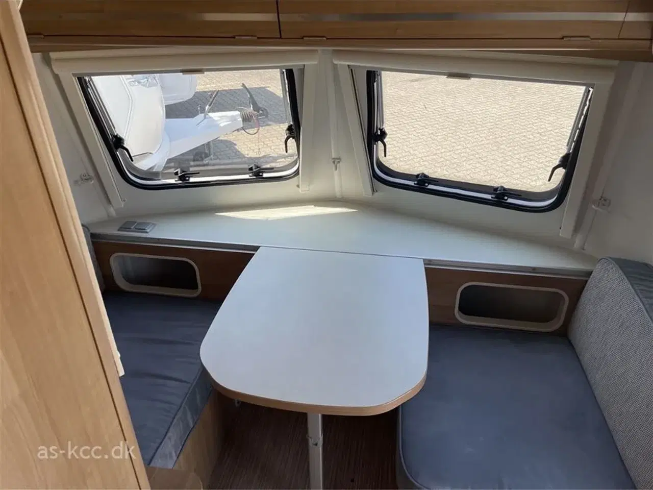Billede 4 - 2014 - Hymer Touring 430 GT   Hymer Touring Triton 430 GT årgang 2014 3 sovepladser, 2 siddepladser, Mover, Cykelholder, Solsejl. 2 fl. 6 kg gas tomme, Reservehjul.