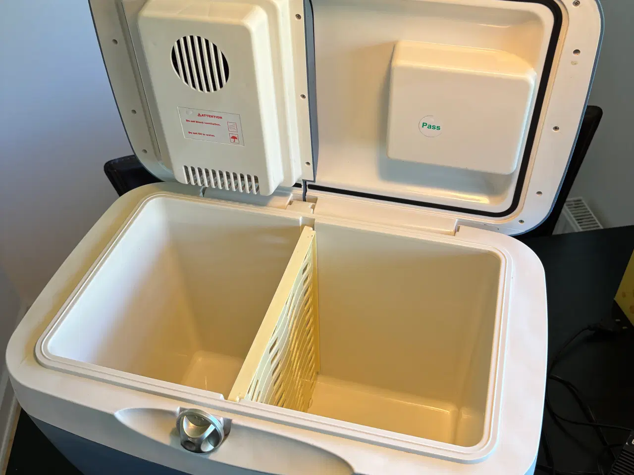 Billede 5 - 12v OG 230v Køleboks 30 Liter