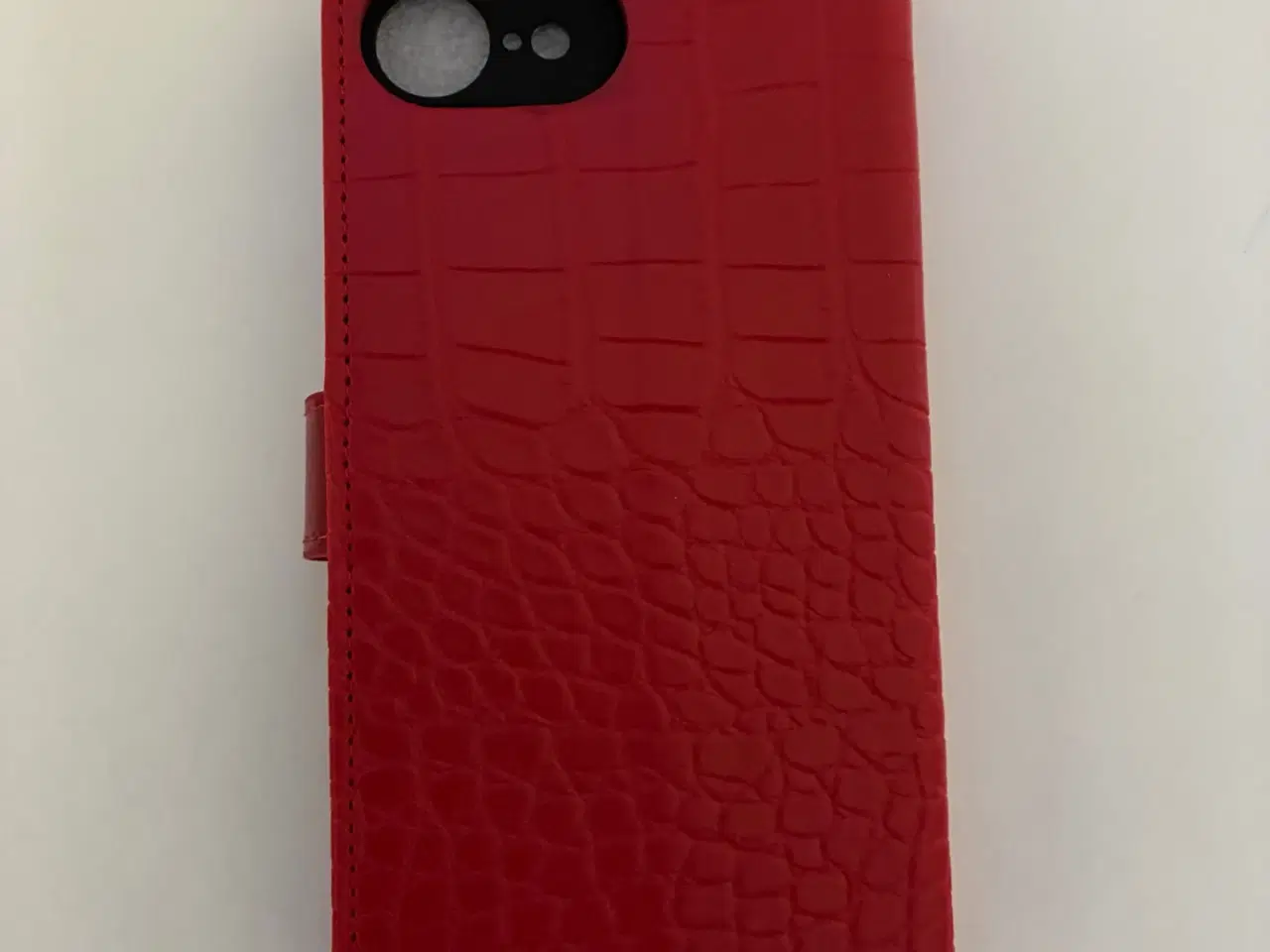 Billede 2 - Rød Flipcover til Iphone 16e - Helt ny