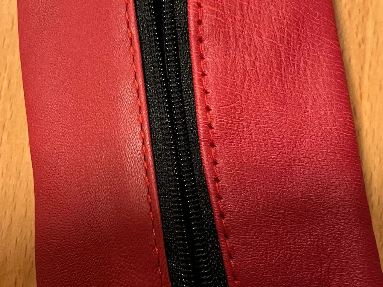 Billede 2 - Rød nøgle pung, skind