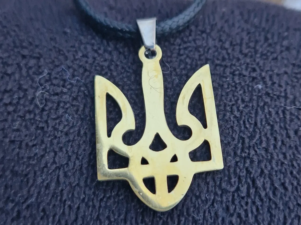 Billede 1 - Halskæde med ukrainsk national symbol vedhæng