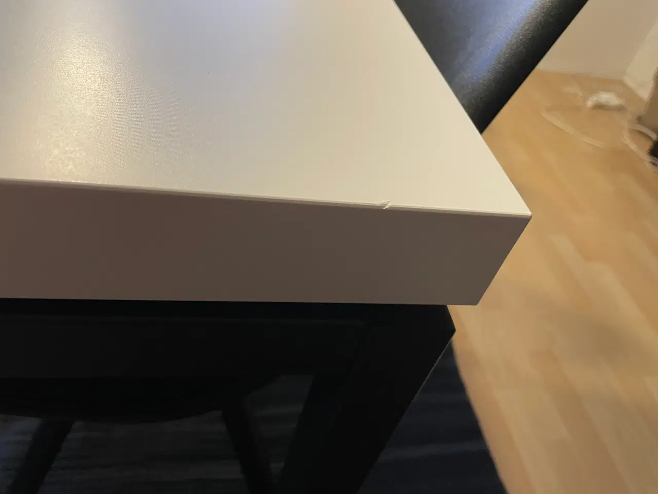 Billede 3 - Spisebord - hvid bordplade på sort stålstel