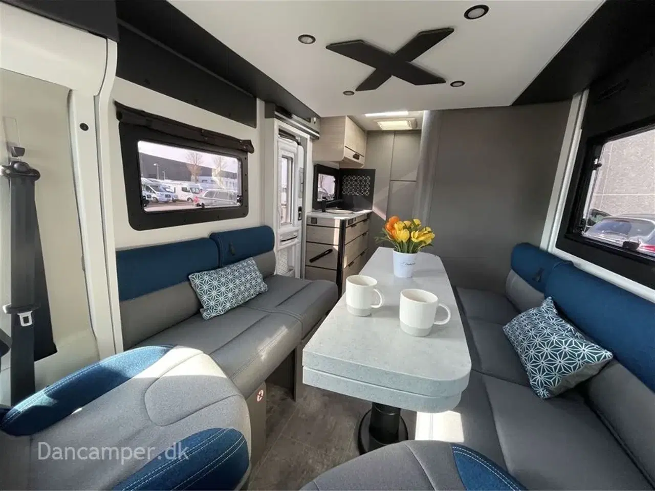 Billede 14 - 2024 - Chausson X650 Exclusive line   Messepris 1.019.900,- SPAR kr. 50.000,- Camper med stor Lounge og siddegruppe, 9-trins automatgear, sænkeseng, stor garage, specialfælge, Artic, Connect- og X-tilbehørspakke ,