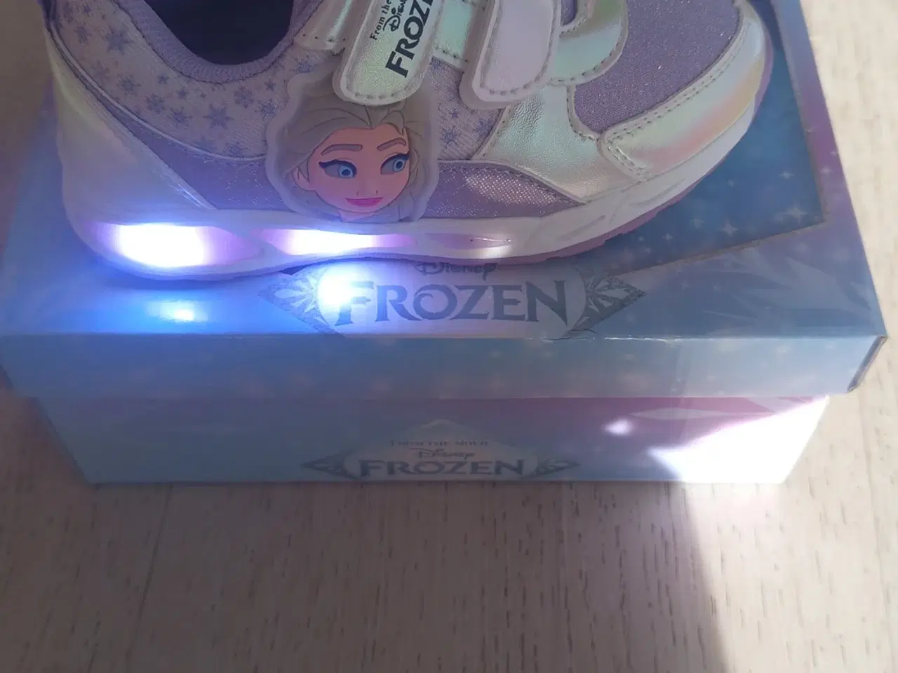 Billede 1 - Frozen sko med lys 