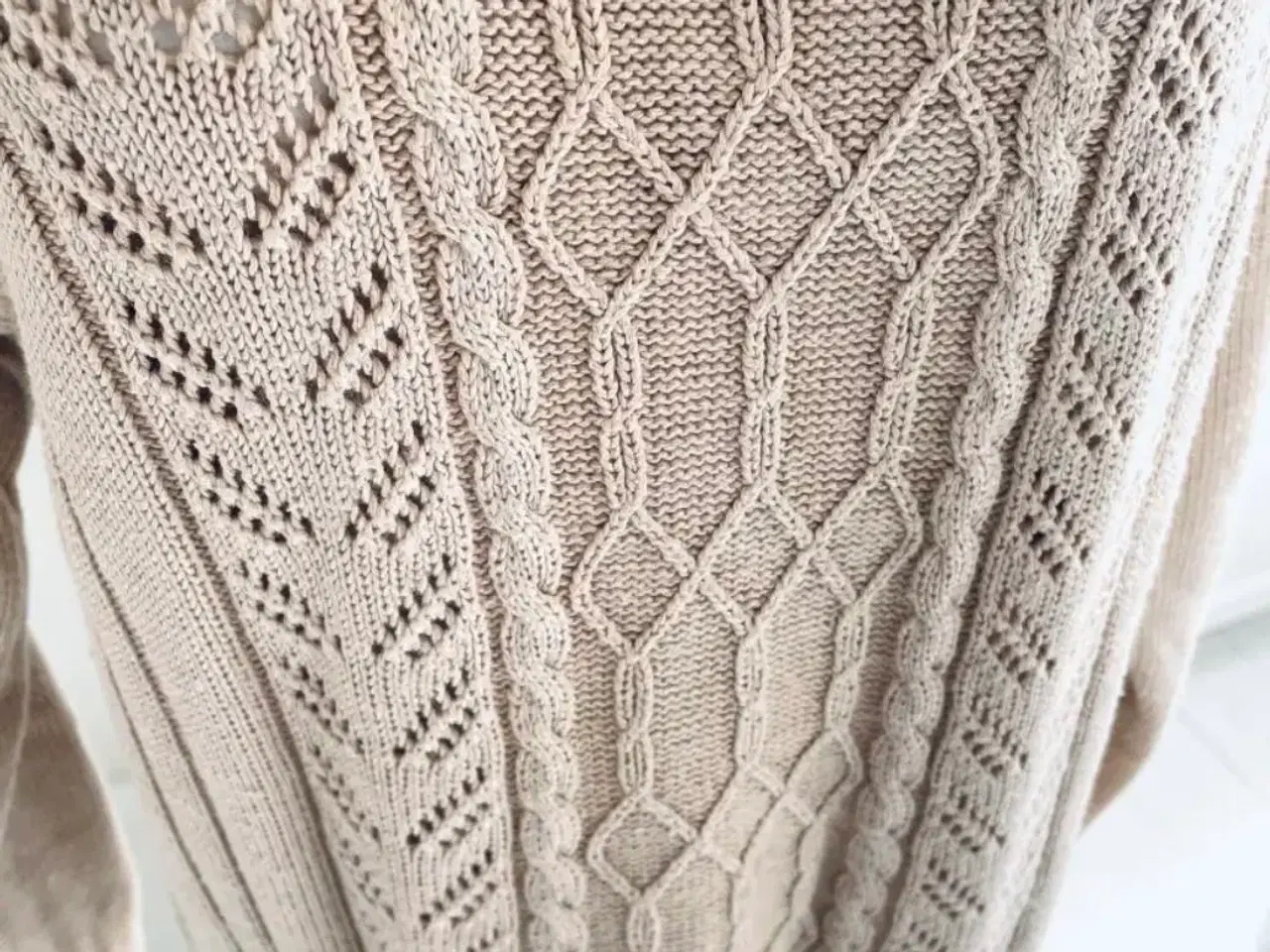 Billede 5 - Beige trøje 