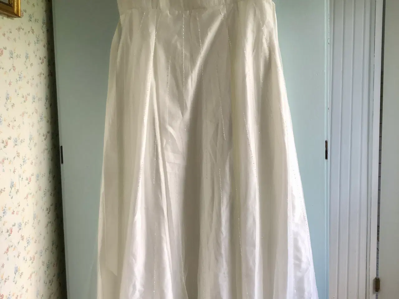 Billede 5 - Lilly brudekjole str 50, slør og sko str 40