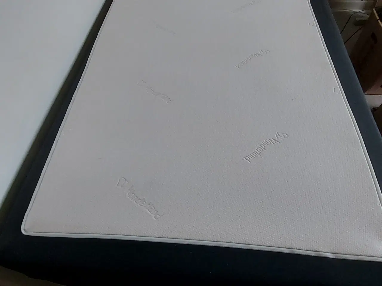 Billede 3 - Seng med to madrasser og ny topmadras