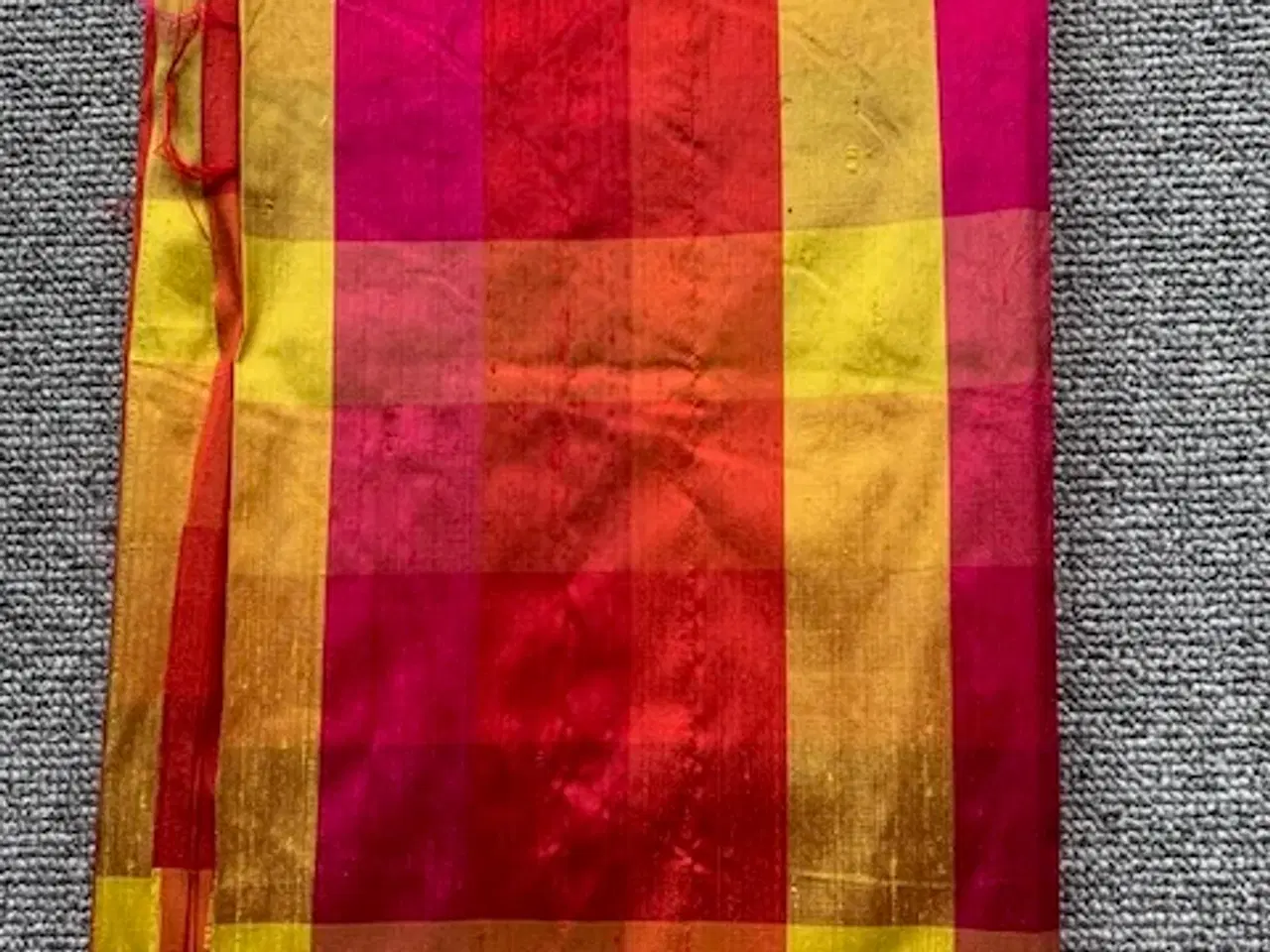 Billede 1 - Thaisilke i gul, pink, orange og rød
