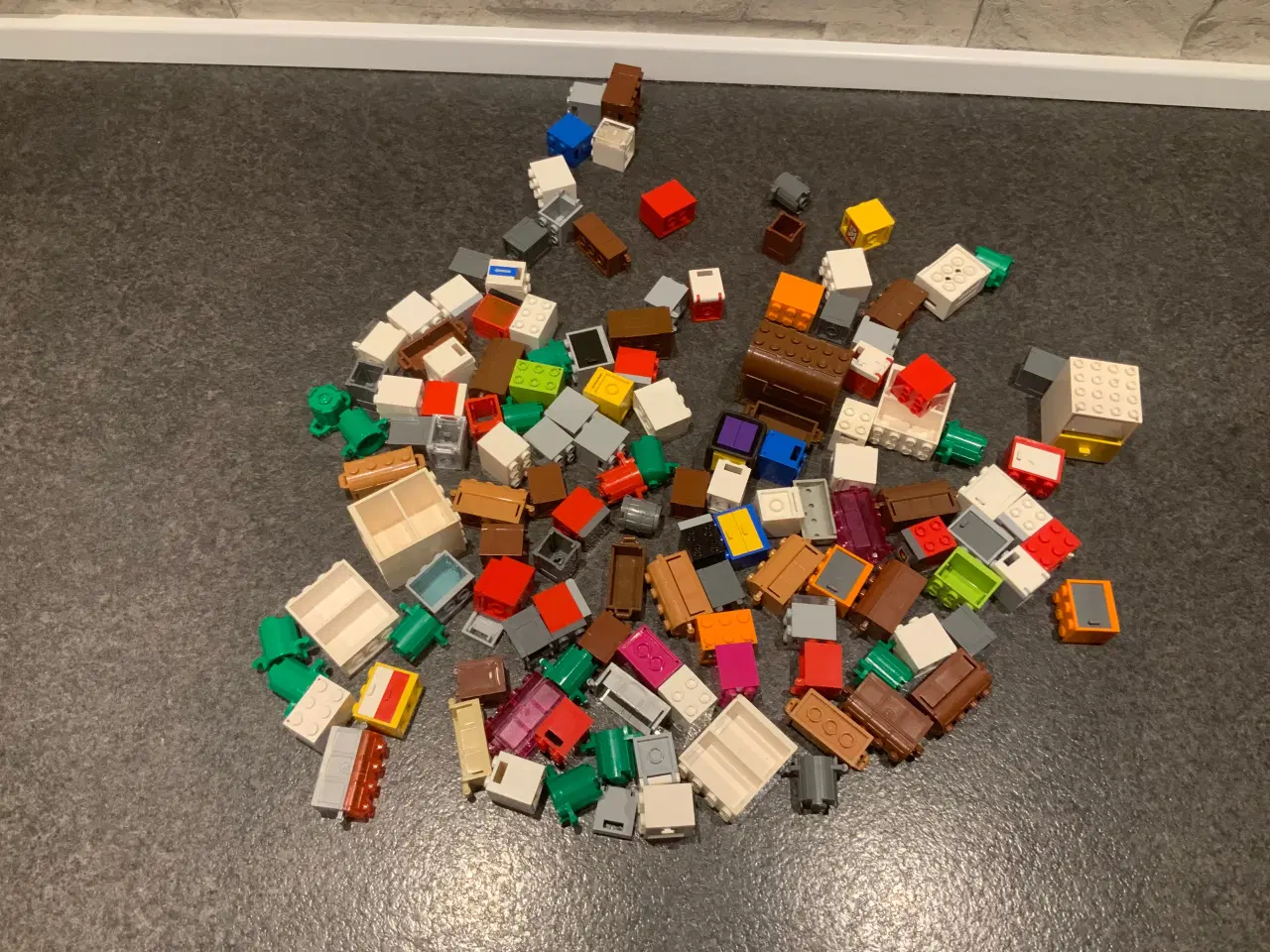 Billede 4 - Lego kister, kasser, skabe, tønder m.m.