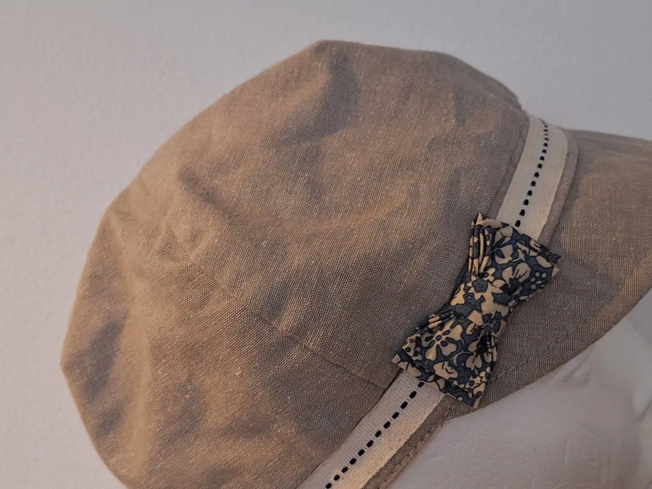 Billede 3 - Beige hat med lille skygge 