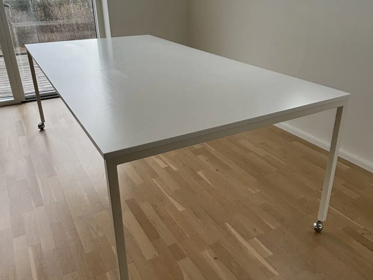 Billede 2 - Smukt og elegant spisebord