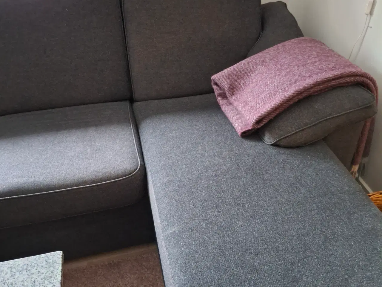 Billede 3 - Velholdt mørkegrå chaiselong 