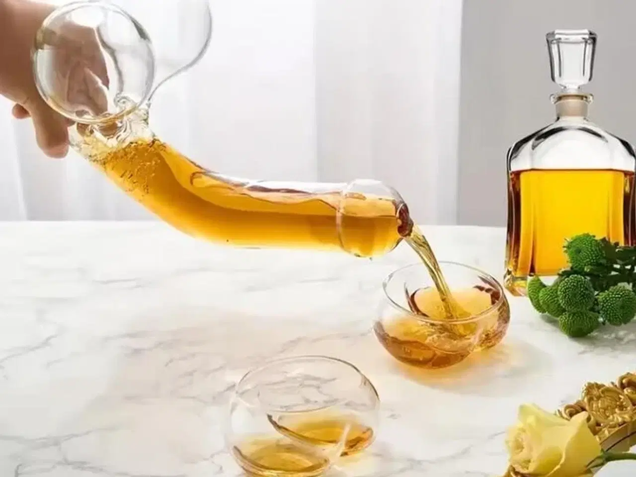 Billede 2 - Håndblæst humoristisk karaffel til vin og whisky