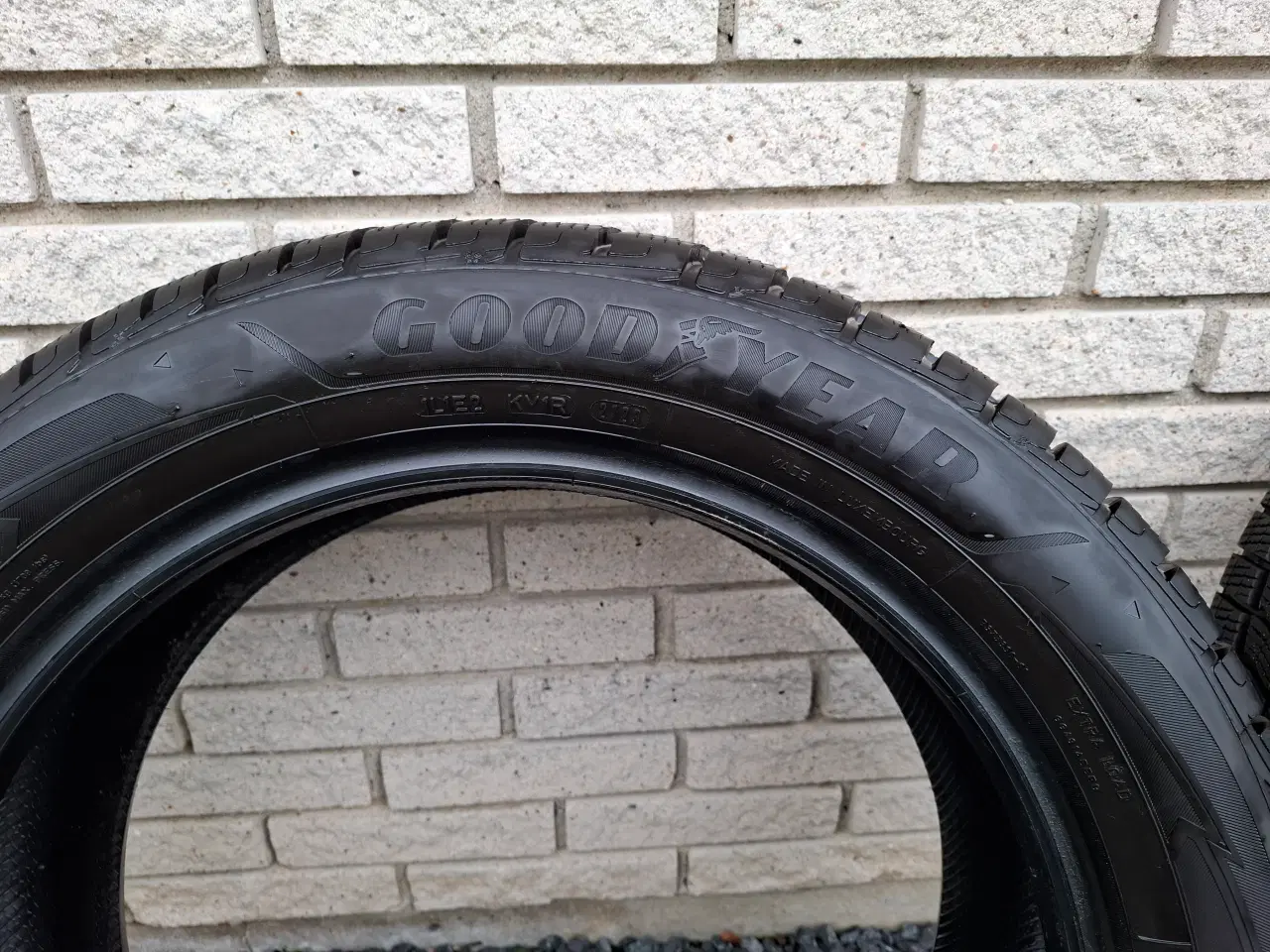 Billede 5 - Goodyear vinterdæk 215/55-18 99V 