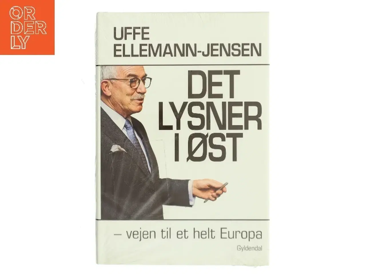 Billede 1 - Det lysner i øst : vejen til et helt Europa af Uffe Ellemann-Jensen (Bog)