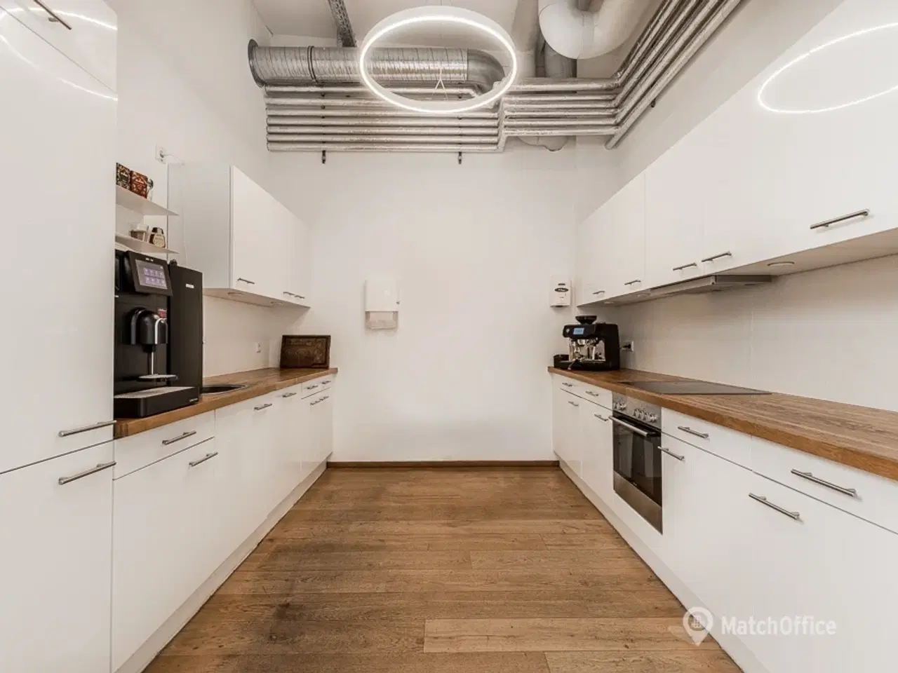 Billede 6 - Trendy kontor i industriel stil og med højt til loftet