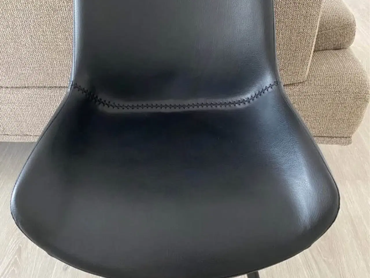Billede 7 - Spisebord med spisebordsstole 