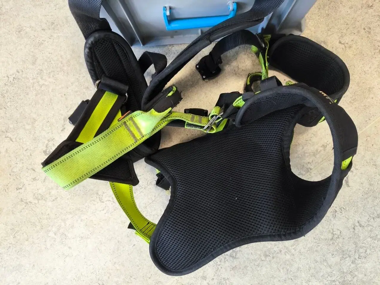 Billede 3 - Kasse m. sikringsgrej samt div.