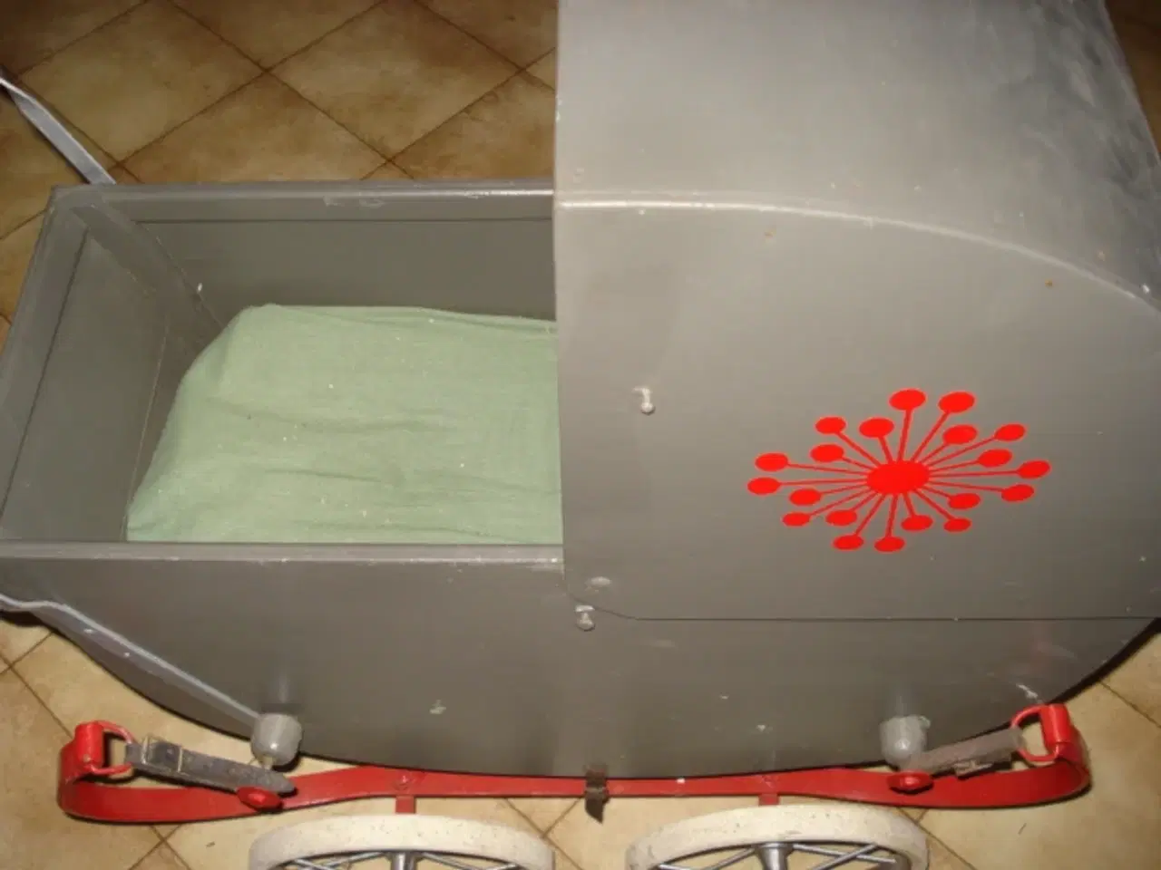 Billede 9 - Antik Dukke barnevogn