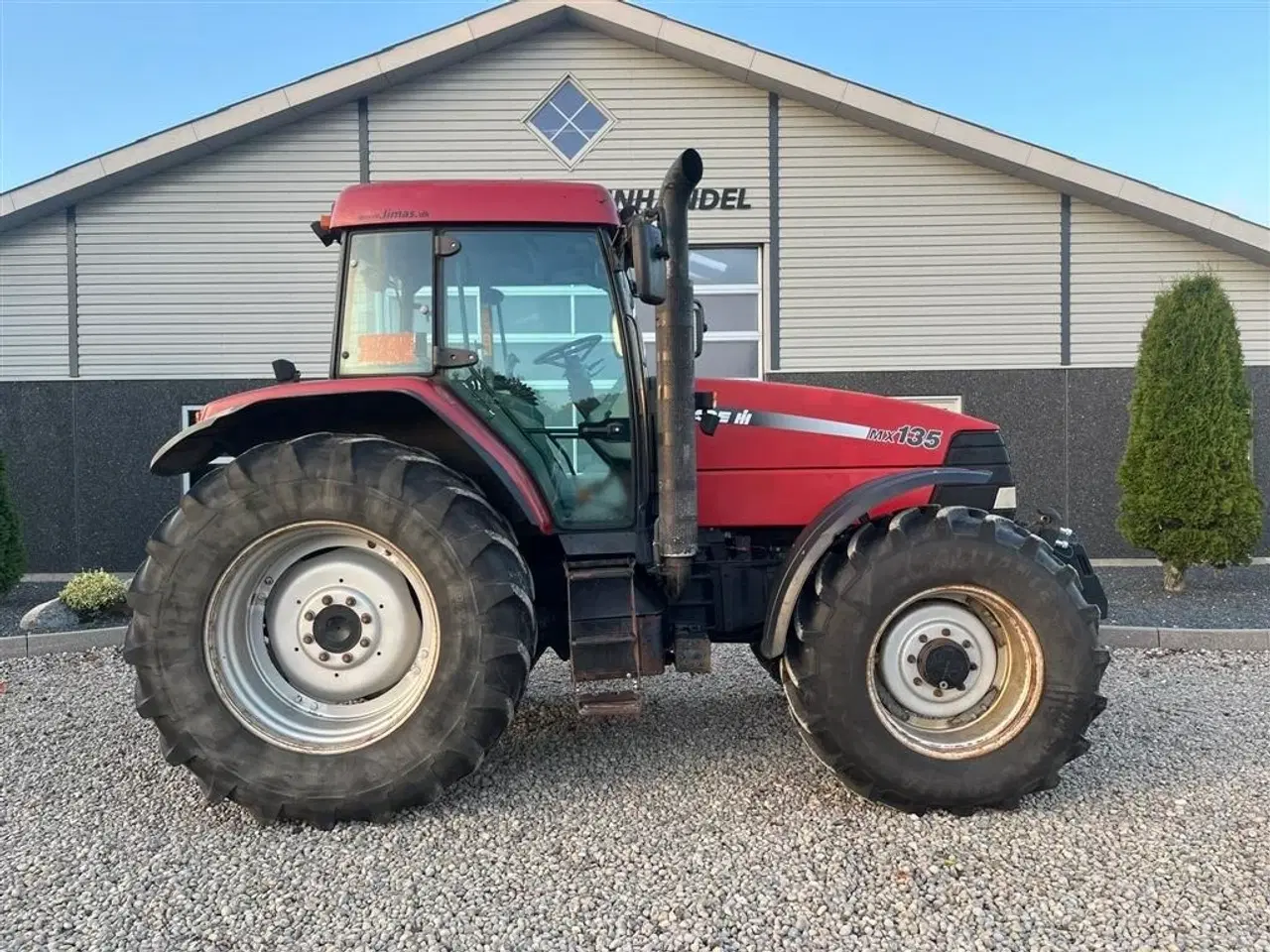 Billede 2 - Case IH MX135 Handy traktor med frontlift, orginal vægtklodser og nye bremser.