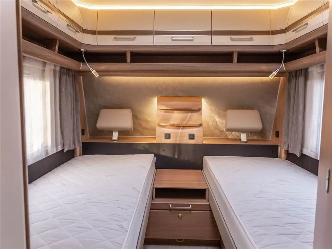 Billede 5 - 2016 - Fendt Bianco Selection 515 SG Rummelig kvalitetsvogn med enkeltsenge